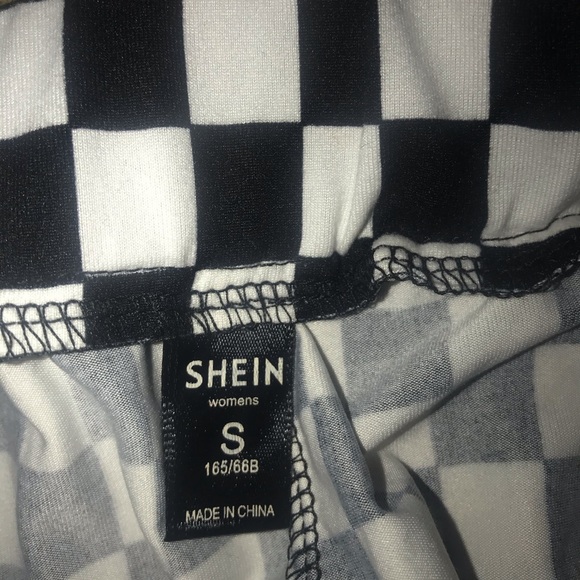 Matching crop top and shorts - Picture 3 of 3